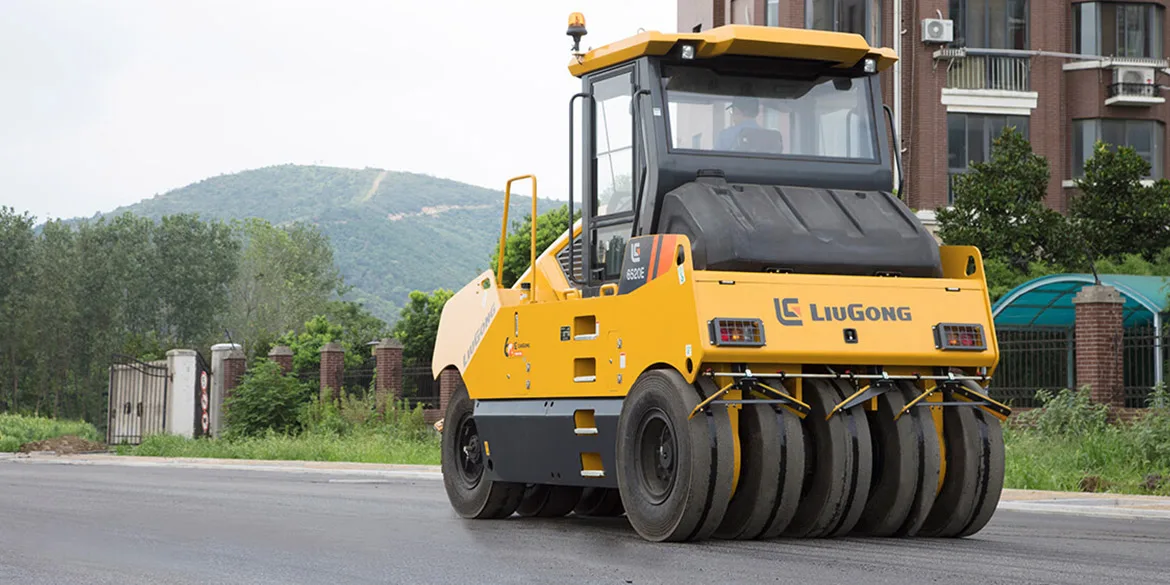 Rodillo compactador LiuGong 6520E — vista 2 del equipo