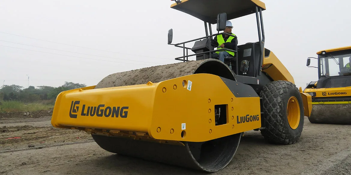 Rodillo compactador LiuGong 6611E — vista 2 del equipo