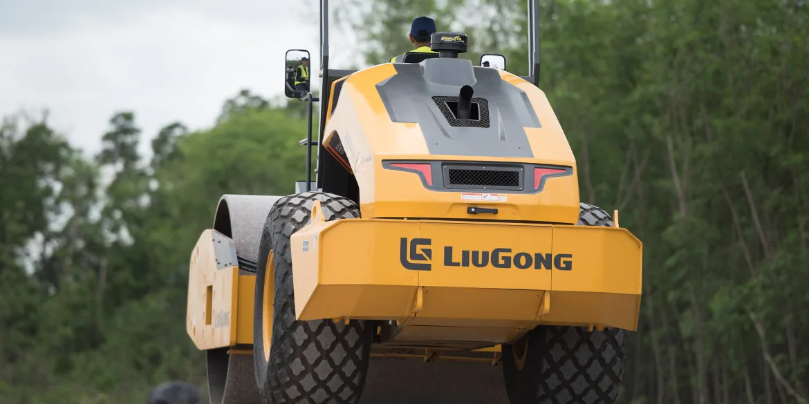 Rodillo compactador LiuGong 6611E — vista 3 del equipo