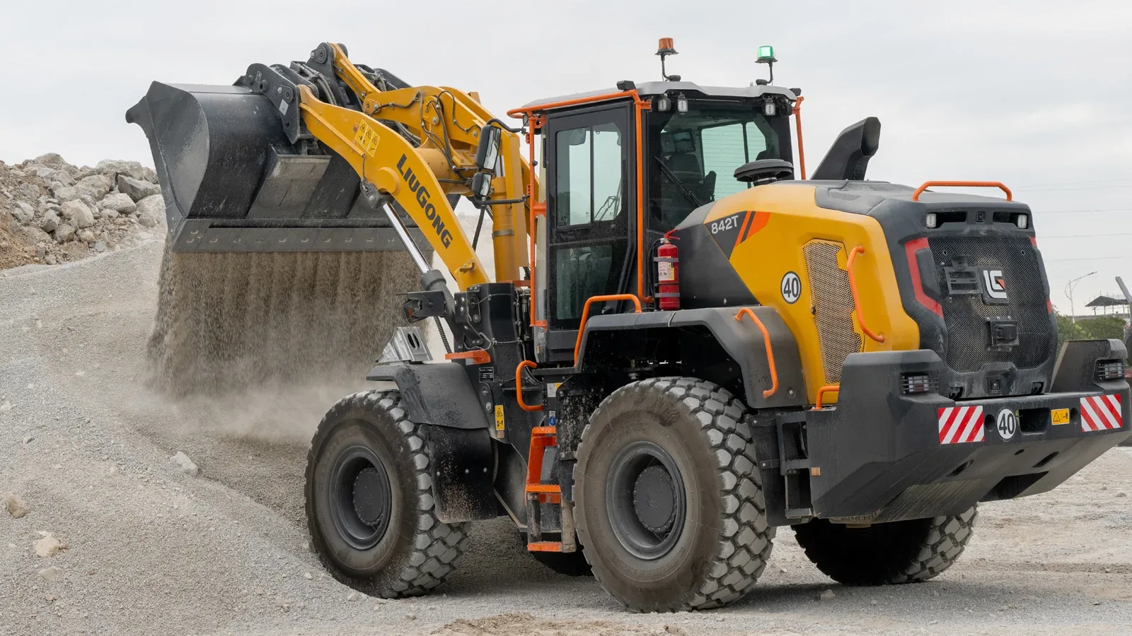 Cargador frontal LiuGong 842T — vista 2 del equipo